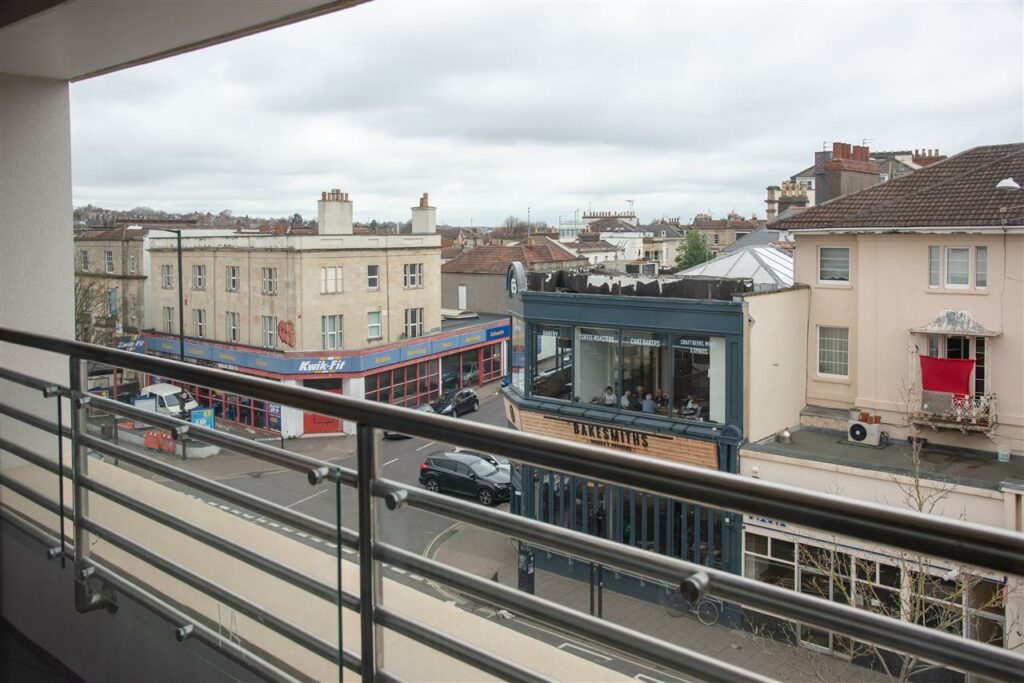 Whiteladies Road — photo 13